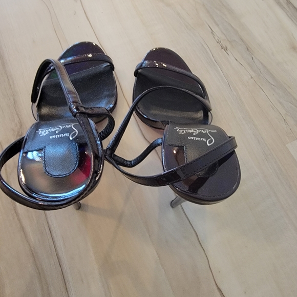 Christian Louboutin Rosalie Patent Black - Picture 5 of 11